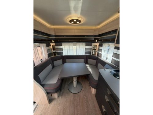 Hobby De Luxe Edition 460 UFE Incl. Awning and Mover photo: 20