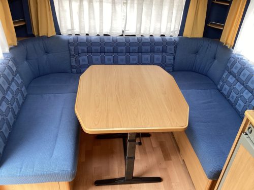Knaus Sudwind 450 TUF awning  photo: 2