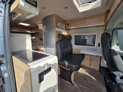 Hymer Yellowstone 640 Automaat 180 PK Foto: 17