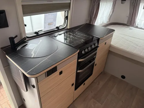 Eriba Touring 630 Urban Hampton Silver photo: 6