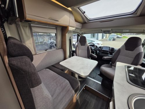Knaus Van TI 550 MF Kompaktes 6-Meter-Franz&ouml;sisches Bett Foto: 4