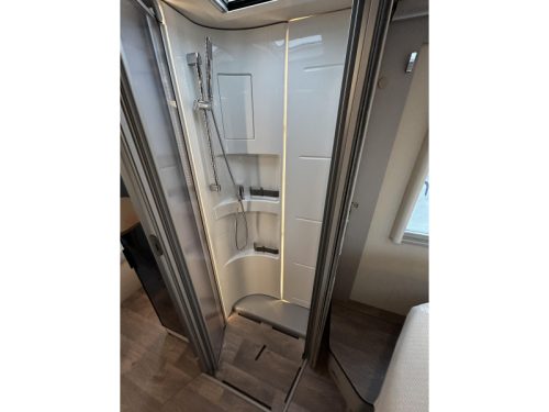 Hymer Tramp 695 S Mercedes/Queensbed/Hubbett Foto: 13