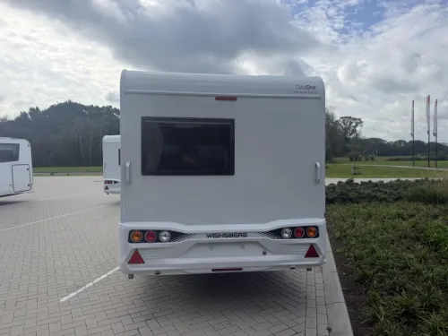 Weinsberg CaraOne Edition HOT 390 QD Zugsitzgruppe / Querbett Foto: 2