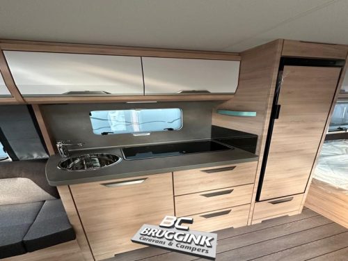 Knaus Sudwind Black Selection 500 FU French bed Floor heating photo: 3