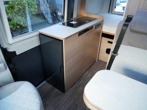 Carado CV 540 Edition 15 5,40 Meter Kastenwagen, Querbett Foto: 12