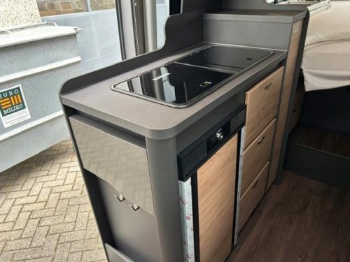 Knaus Boxlife 600ME Platinum Selection with pop-top roof photo: 9