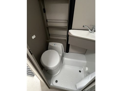 LMC Tracer A 690 Automaat Teilintegriert | Tempomat | Markise | R&uuml;ckfahrkamera | Dusche | Toilette |4 Schlafpl&auml;tze | Foto: 15