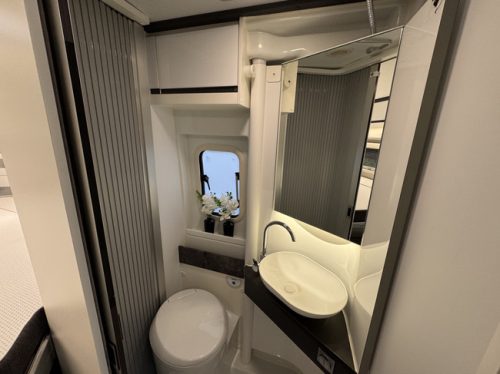 Adria Twin Supreme 640 SGX 160 hp AUTOMATIC 9-Speed Euro6 Fiat Ducato 8 Maxi **Adjustable height single beds/4 seats/Awning/ photo: 21
