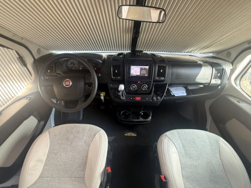 Hymer carado T 447 automatique lits jumeaux auvent climatisation de toit panneau solaire antenne parabolique &eacute;lectrique TV cam&eacute;ra porte-v&eacute;los grand garage r&eacute;frig&eacute;rateur XXL photo: 9