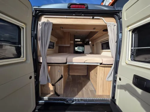 Hymer Yellowstone 640 Automaat 180 PK Foto: 14