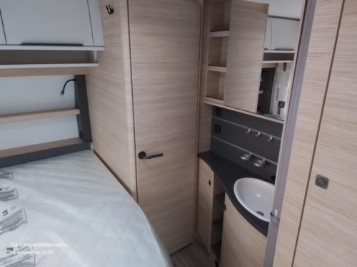 Fendt Apero 465 SFB central kitchen and French bed photo: 8