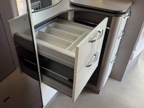 B&uuml;rstner Lyseo TD 690 G Harmony Line Black Pearl 160 PS AUTOMATIK 9-Gang Euro6 Fiat Ducato **Flacher Boden/Einzelbetten/Maxxfa/ Satellit Foto: 13