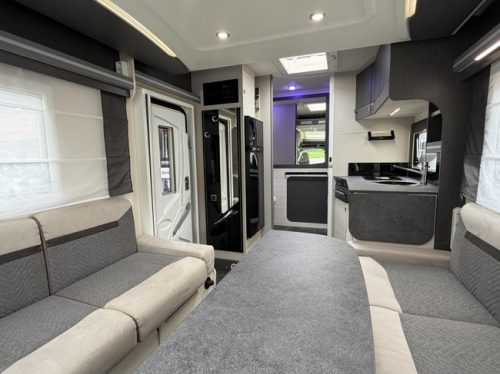 Chausson 640 Titanium Premium 170HP Automatic Lift Bed Solar Panel Very Spacious photo: 11