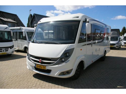 B&uuml;rstner Aviano 700 Lit central, Toit relevable. photo : 2