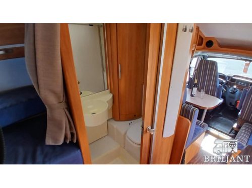 Hymer HV 562 .. 2008 single beds photo: 7