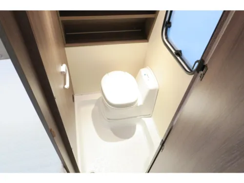 B&uuml;rstner IC Line 495 TK INCL AWNING+GARAGE photo: 11