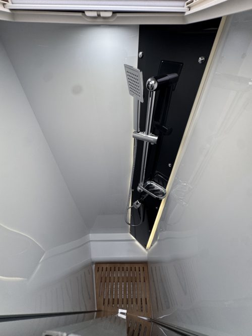 Chausson Titanium 788 QUEEN BED+POP-TOP ROOF+F2F AUTOMATIC EURO6 photo: 9