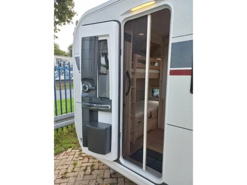 Hobby De Luxe 490 KMF 1800kg-vloerver-sfeerverl  foto: 2