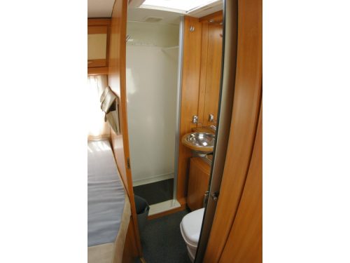 Hymer B 654 French bed, Automatic, Air conditioning photo: 15