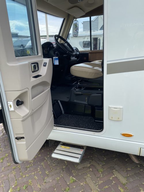 Hymer B 678 PL AUTOMATIK 3 Liter Diesel mit 177 PS, L&auml;ngsbetten & Hubbett Bj. 2016. Centrum On the Road am Noorderringweg 4 in Marum. Foto: 12