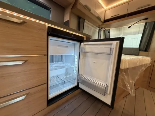 Knaus Sudwind Black Selection 450 FU Dachklimaanlage / franz&ouml;sisches Bett Foto: 15