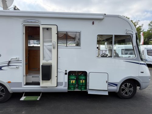 Frankia Luxury Class 840 GD POP-TOP ROOF FIXED BED (TOP CONDITION) photo: 3