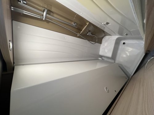 B&uuml;rstner Ixeo IT 726 G LITS JUMEAUX+LIT ESCAMOTABLE EURO6 CLIM DE TOIT  photo : 11