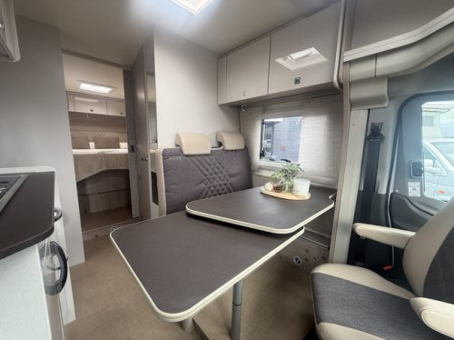 B&uuml;rstner Lineo T 700 Active Euro 6 130 hp only 2,287 miles Queensbed air conditioning large garage flyscreen door camera apple carplay remis plisse photo: 12