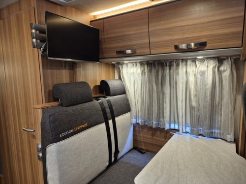 Weinsberg CARACOMPACT 600 MEG PEPPER 163 HP ONLY 47,451 KM !! TV + SATELLITE SINGLE BEDS CRUISE CONTROL THULE BIKE RACK WITH LIFT photo: 12