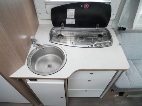 Carado T459, Face-to-Face, Queensbed, Hubdach, XXL Garage, Klimaanlage Foto: 12