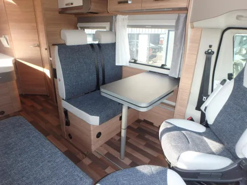 Weinsberg CaraSuite 650 MF 5 Zitplaatsen  foto: 11