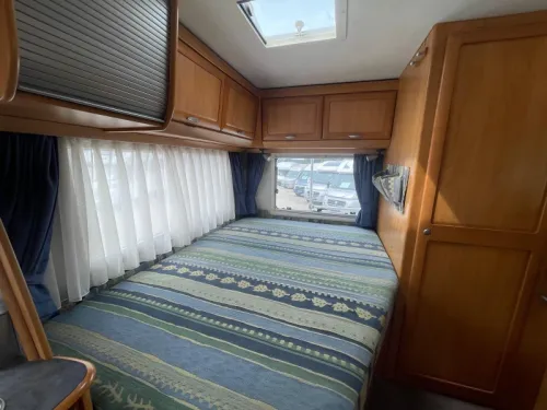 Hymer B 674 Lit fixe Lit escamotable photo : 12