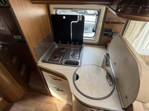 Hymer B 588 Automatic Single Beds Pop-top roof 2X Air conditioning Inverter Solar panel photo: 17
