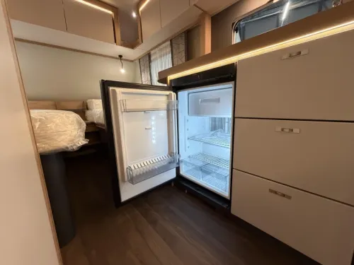 Knaus Sport 460 EU single beds / dinette photo: 16
