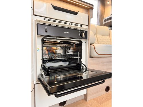 Rapido 696 F 60 Edition Automatic Face to face photo: 15