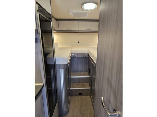 Hobby OPTIMA ONTOUR V65 GE ONLY 16,839 KM !! AIR SUSPENSION SINGLE BEDS TV + SATELLITE SOLAR PANEL SWIVEL SEATS photo: 18