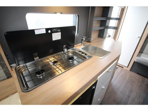 Knaus Sport 420 QD Transverse bed & spacious kitchen! photo: 13