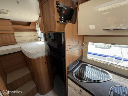 Chausson 617 GA Single beds + Pop-top roof! photo: 8
