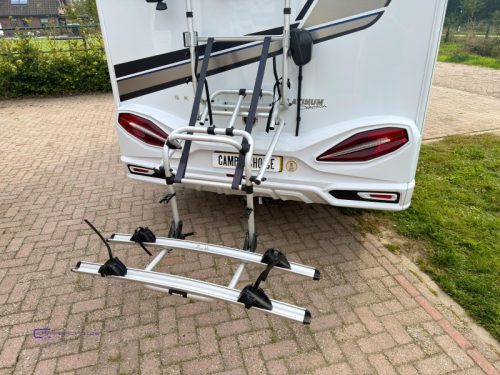 Knaus Sky TI 700 MX Queensbett Niveauregulierung Foto: 17