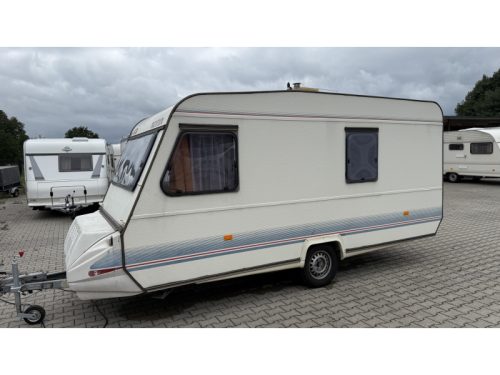 Adria Optima 425 TK fixed bed seating toilet room photo: 14