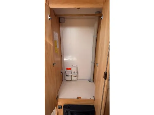 Fendt Saphir 470 TF French bed dinette toilet photo: 10