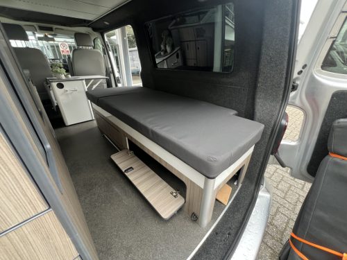 VOLKSWAGEN TRANSPORTER WESTFALIA BUILT-IN POP-TOP ROOF 1ST OWNER photo: 18