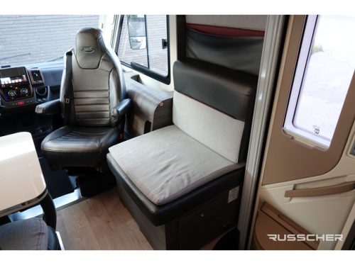 McLouis Nevis 150Hp | French bed | Roof air conditioning | Air suspension | Solar panel photo: 8