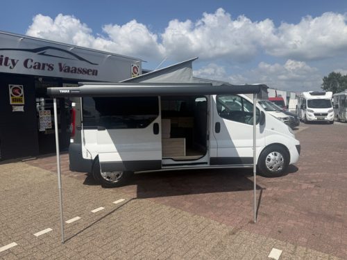 Renault traffic bus camper professionally converted pop-top air conditioning cruise control 2 berths awning Thule photo: 2