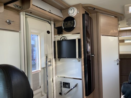 Carthago Malibu I 460 AUTOMATIC 150 hp Integral, Length-beds & Pull-down bed, Garage, Engine air conditioning, Roof air conditioning, Level System, Camper centrum on the road Marum photo: 20
