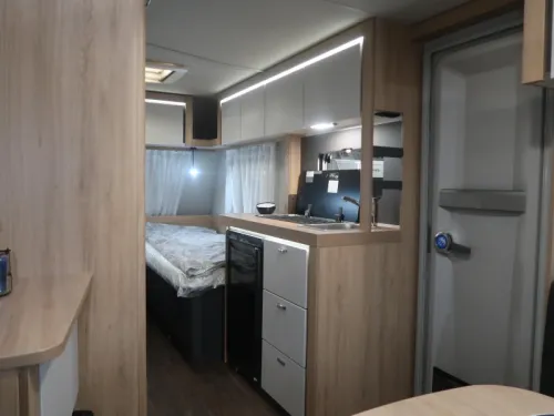 Knaus Sport 460 EU SINGLE BEDS / SPACIOUS SEATING photo: 16