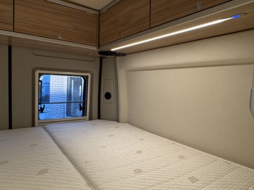 Hymer Yellowstone 640 pop-top roof 160 hp *4 PERSONS* Euro6 Fiat Ducato **Single beds/Pop-top roof with 2 berths/4 seats/Lithium/Sun photo: 23