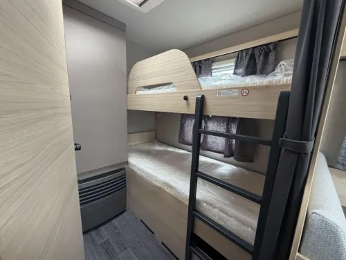 Weinsberg CaraLife 500 QDK Etagenbett / Querbett  Foto: 11