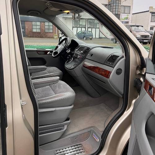 VOLKSWAGEN MULTIVAN TDI 128 KW 2.5 AUT photo: 6