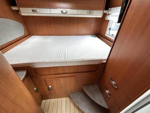 Pilote Explorateur G 741 Transverse bed/Pull-down bed/Alde/2012 photo: 10